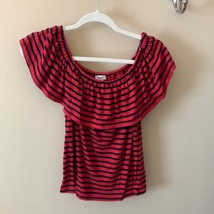 Splendid top. Size M. Off the shoulder or on shoulder.